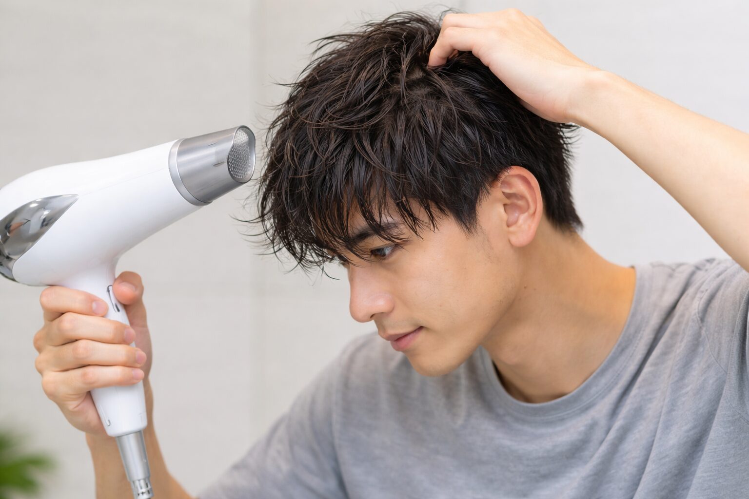 パーマ ドライヤー 根元 乾かす 毛先 水分 残す メンズ